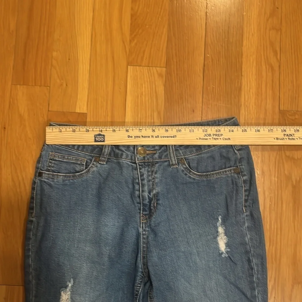 d.jeans women’s distressed capri jeans  size 8 .